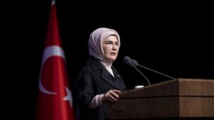 Emine Erdoğan'dan, Gazze için dalış yapan milli sporcu Şahika Ercümen'e tebrik