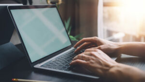 Eski laptopunuzu atmayın: İşte yeniden kullanmanın 5 yaratıcı yolu