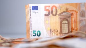 Euro bölgesinde kredi büyümesi hız kesti