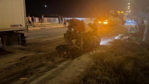 Feci kaza: Tırla çarpışan çift hayatını kaybetti