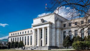 Fed politika faizini 25 baz puan indirerek bilanço küçültme sürecini sonlandırdı