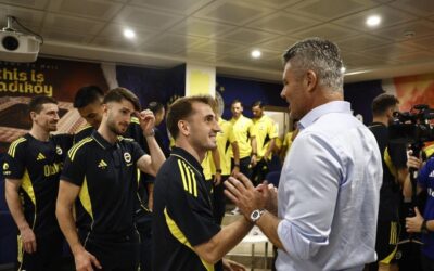 Fenerbahçe başkanı Sadettin Saran futbolcularla bir araya geldi