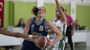 Fenerbahçe Opet deplasmanda rahat kazandı