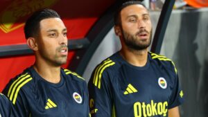 Fenerbahçe resmen açıkladı! İrfan Can Kahveci ve Cenk Tosun kadro dışı bırakıldı
