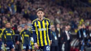Fenerbahçe'de Szymanski'den tepki çeken hareket! Tribünlerin ıslıklaması sonrası…