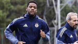 Fenerbahçe'de taraftarları heyecanlandıran gelişme! Jhon Duran sahalara geri döndü