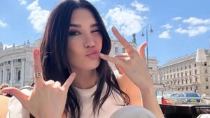 Fit görünümü düşman çatlattı! Burcu Kıratlı bakın nasıl zayıf kalıyormuş…