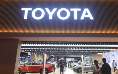 Fiziksel anahtarlar rafa kalkıyor: Toyota’dan Apple hamlesi