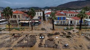 Foça'yı sağanak vurdu! AFAD: 587 personel ve 265 araç görevlendirildi