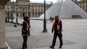 Fransa'dan dikkat çeken 'Louvre' kararı! Hepsi taşındı