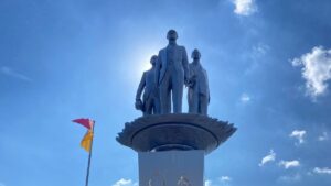 Galatasaray'da Gazi Mustafa Kemal Atatürk, Tevfik Fikret ve Ali Sami Yen Anıtı'nın açılışı yapıldı