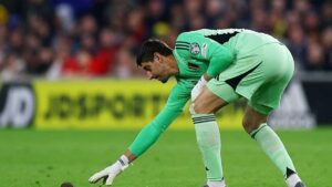 Galler-Belçika maçında ilginç olay! Courtois'nın fare ile zor anları