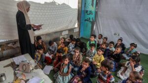Gazze'de iki yıl aradan sonra ders zili çaldı: Tüm zorluklara rağmen öğrenmeye devam edeceğiz