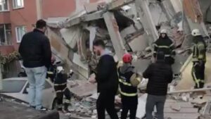 Gebze'de 6 katlı bina çöktü! Ekipler olay yerine sevk edildi