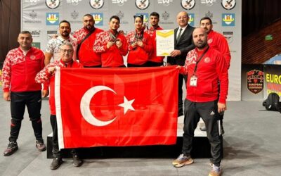 Genç milli halterciler Avrupa'nın zirvesinde