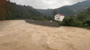Giresun'u sağanak vurdu: Mahsur kalan 19 kişiden iyi haber