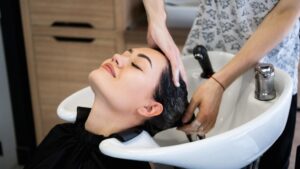 Her gün duş almak saçı hızlı uzatır mı?