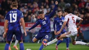 Hırvatistan 3 puanı 3 golle aldı