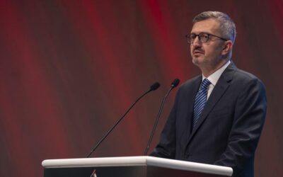 İletişim Başkanı Duran, Filenin Efeleri'ni kutladı