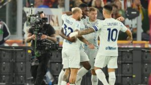 Inter, kritik maçta Roma'yı devirdi