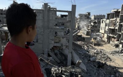 İşgalci İsrail ordusu okulları hedef aldı: Filistin bayrağını ateşe verdiler