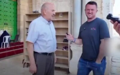 İslam düşmanı Robinson'dan ahlaksız provokasyon: Mescid-i Aksa'ya girmeye çalıştı