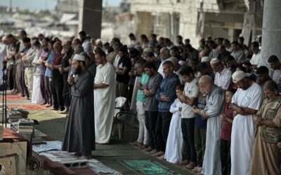 İsrail'in yıkımına rağmen… Filistinliler, cami enkazları üzerinde cuma namazında buluştu