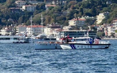 İstanbul Boğazı'nda tekne ile kano çarpıştı: 4 kişi kurtarıldı