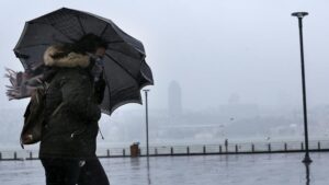 İstanbul Valiliği'nden "fırtına" uyarısı: Yarından itibaren etkili olacak