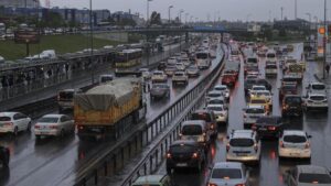 İstanbul'da trafik yoğunluğu yağışın da etkisiyle yüzde 81'e kadar yükseldi