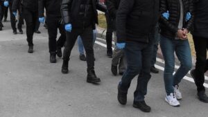 İstanbul'da DEAŞ operasyonu! Gözaltına alınan 13 zanlıdan 4'ü tutuklandı