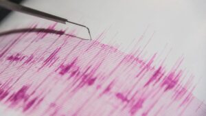 İstanbul'da da hissedildi! Balıkesir'de 4.9 büyüklüğünde deprem