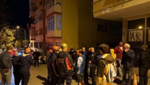 İstanbul'da kolonlarında çatlak oluşan bina tahliye edildi