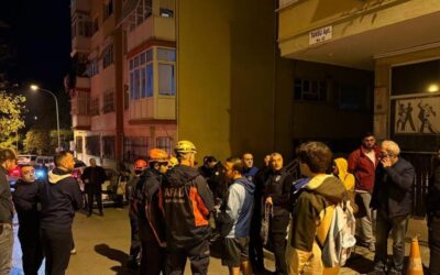 İstanbul'da kolonlarında çatlak oluşan bina tahliye edildi