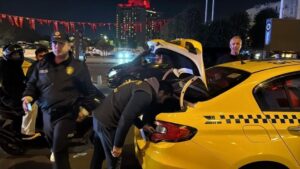 İstanbul'da kuş uçmadı! Emniyet sahada, 949 şüpheli gözaltında