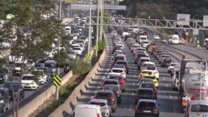 İstanbul'da pazartesi çilesi! Trafik durma noktasında