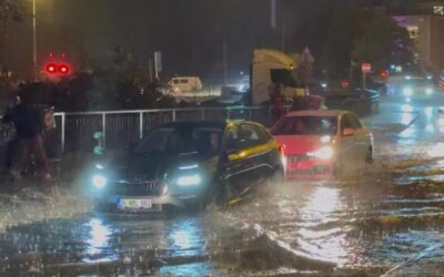 İstanbul'da sağanak yağış su baskınlarına neden oldu