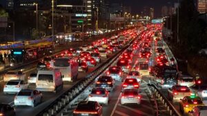 İstanbul'da trafik yine kilitlendi… Yoğunluk yüzde 89'a çıktı