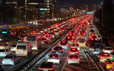 İstanbul'da trafik yine kilitlendi… Yoğunluk yüzde 89'a çıktı