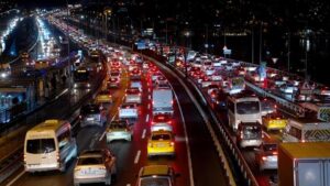 İstanbul'un bitmeyen çilesi… Akşam trafiği yüzde 83'e ulaştı