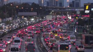 İstanbul'un trafik çilesi bitmiyor… Yoğunluk yüzde 85'e çıktı