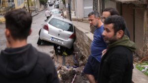 İzmir'de sağanak: Sokaklar su altında kaldı
