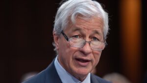 JPMorgan CEO’su Jamie Dimon: Enflasyon bitmedi, riskler geri dönüyor