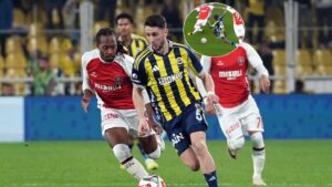 Kadıköy'de kritik pozisyon! Penaltı kararı VAR uyarısıyla geldi