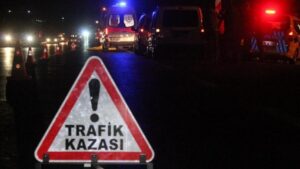 Kadıköy'de zincirleme trafik kazası: 3 otomobil karıştı