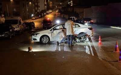 Karabük'te motosiklet otomobile çarptı: 2 yaralı