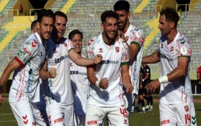 Karşıyaka fırtınası devam ediyor zirvede güç gösterisi!