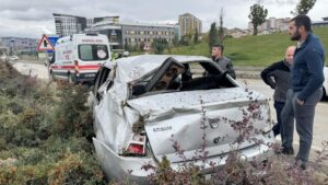 Kastamonu'da feci kaza: Otomobil karşı şeride devrildi