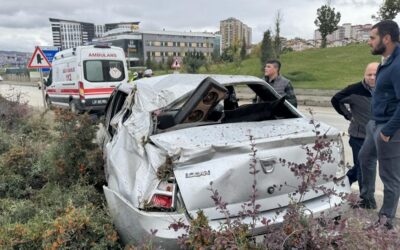 Kastamonu'da feci kaza: Otomobil karşı şeride devrildi