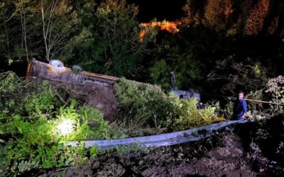 Kastamonu'da tır şarampole devrildi: 1 yaralı
